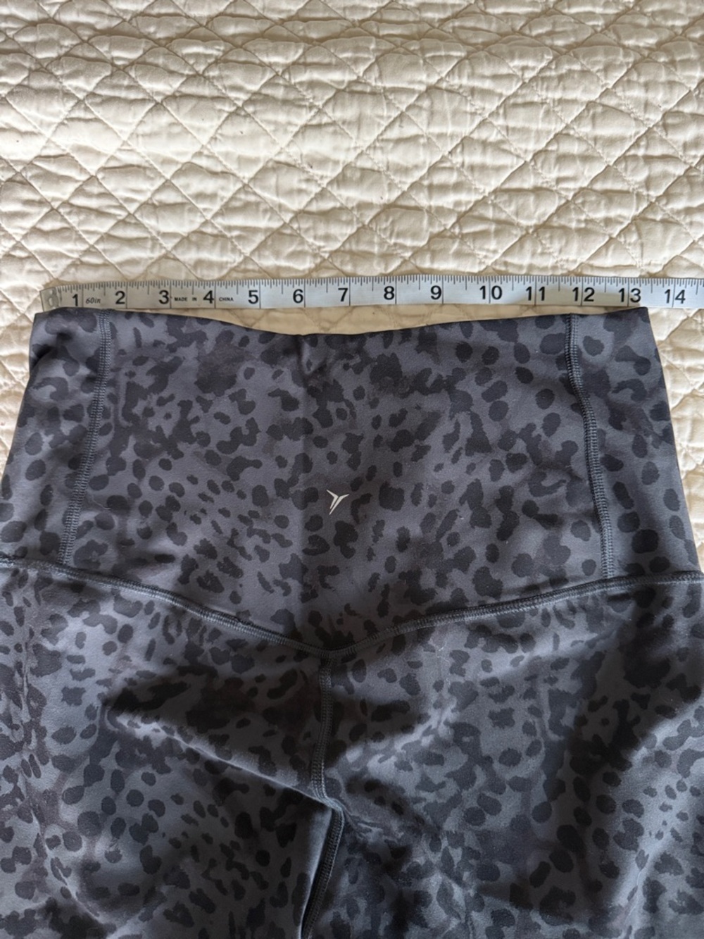 Old Navy Active Black leopard Print Leggings - Picture 3 of 4